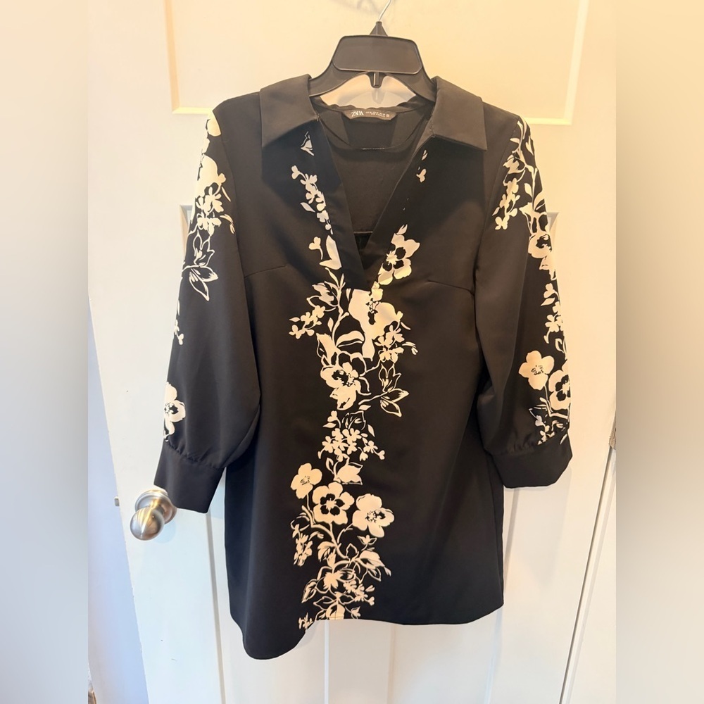 ZARA Black Floral Blouse Collared V Neck 3/4 Sleeve XS